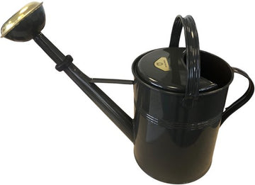 Dutchlander Metalen gieter 9 liter – Thermisch verzinkt – Messing broes – Ombergrijs – Engelse stijl