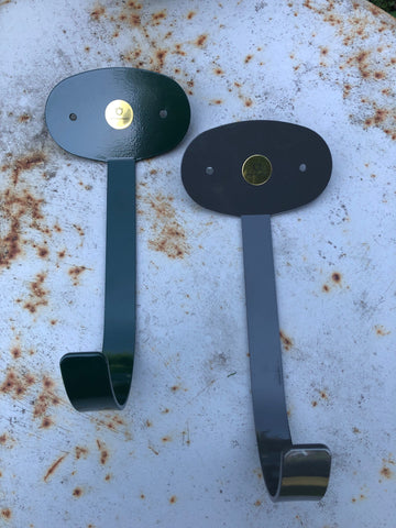 Dutchlander enkelvoudige metalen wandhaak in ombergrijs voor gieter en tuingereedschap